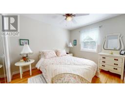 73 Hillview Drive East Drive thumbnail 20