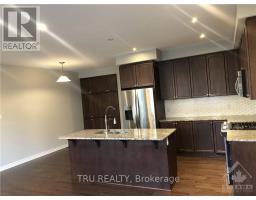 222 FERGUS CRESCENT — photo 3