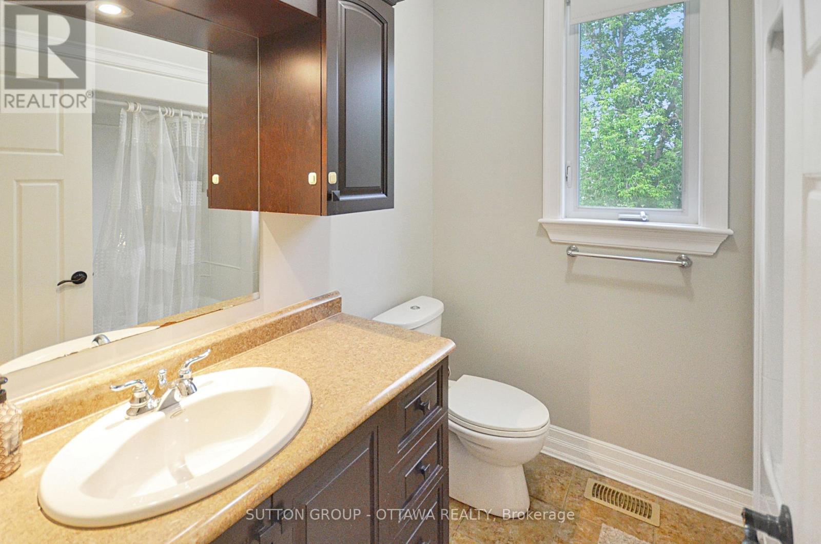 588 RUSSELL ROAD - Image 13