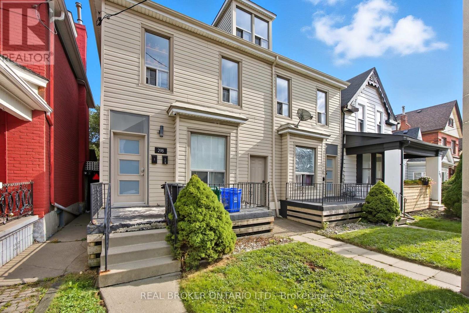 1 - 296 EMERALD STREET N