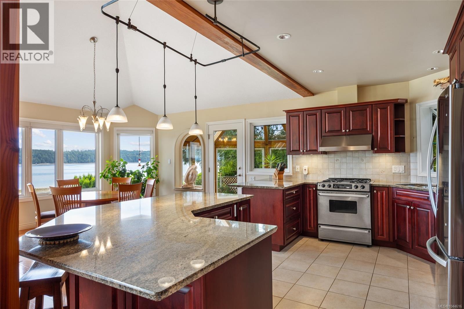 7602 Ships Point Rd - Image 12