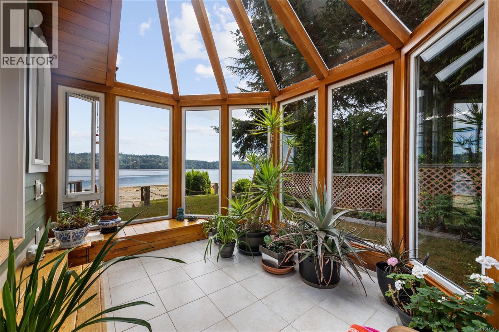 7602 Ships Point Rd - Image 13