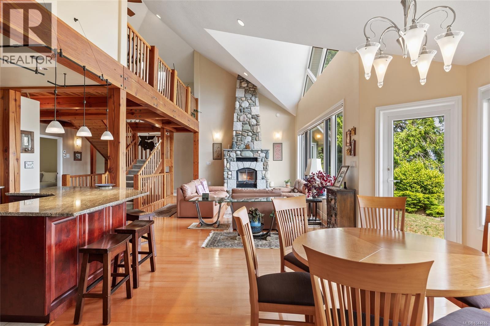 7602 Ships Point Rd - Image 14