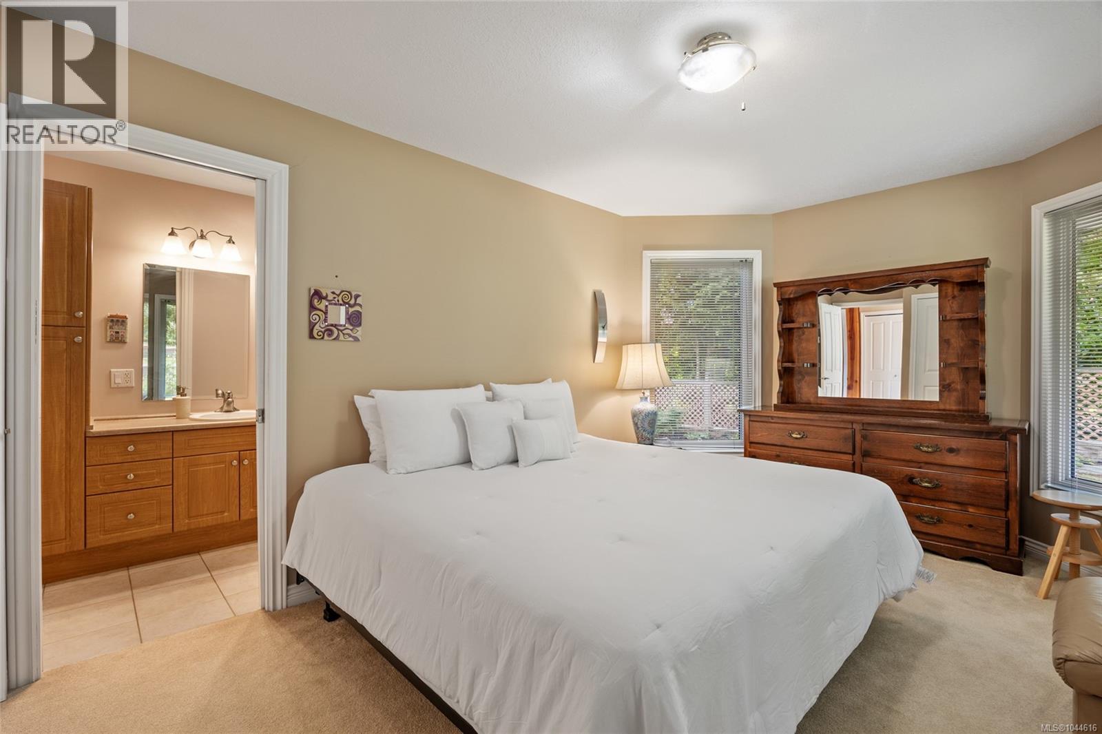 7602 Ships Point Rd - Image 26