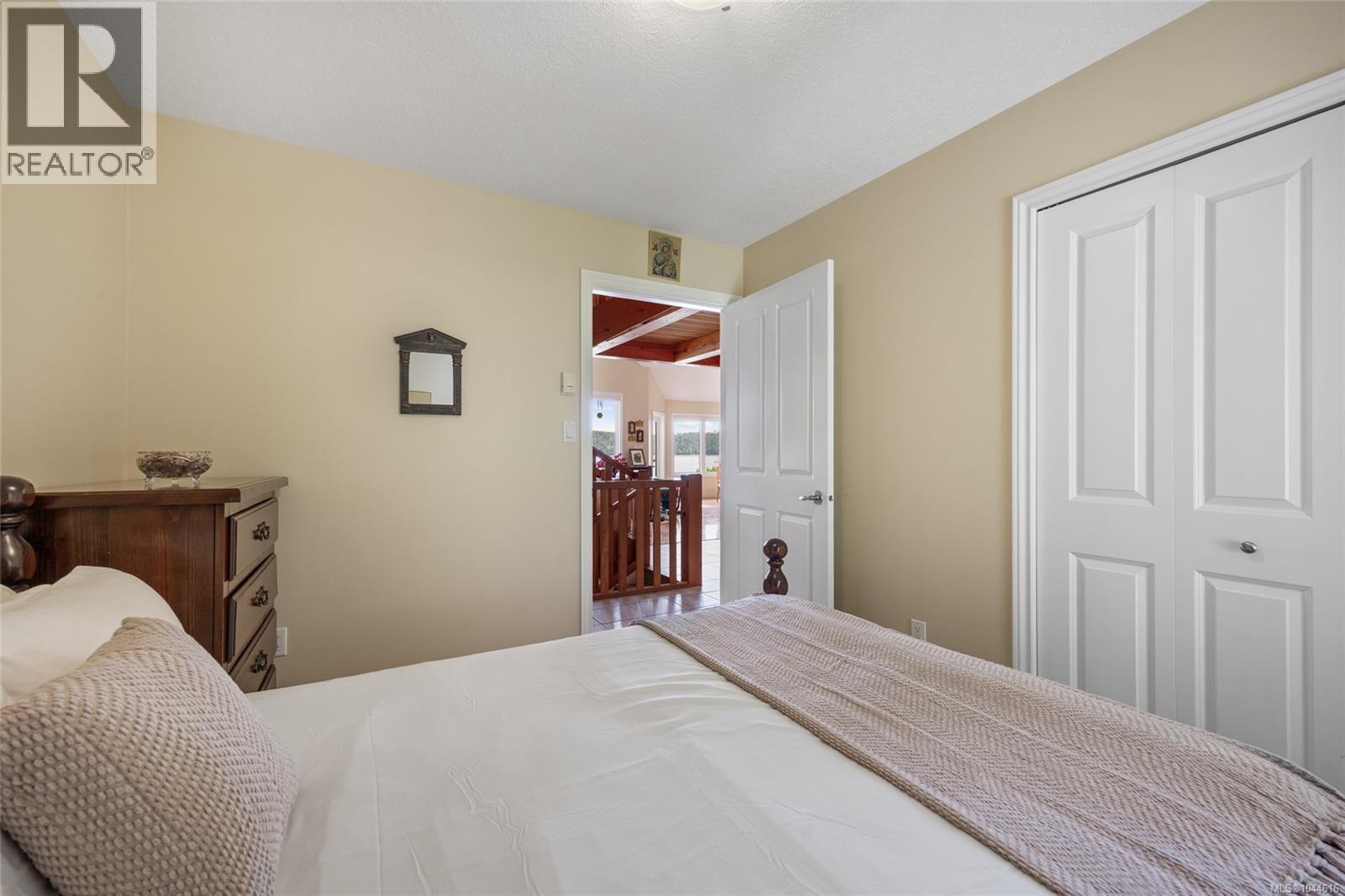 7602 Ships Point Rd - Image 30
