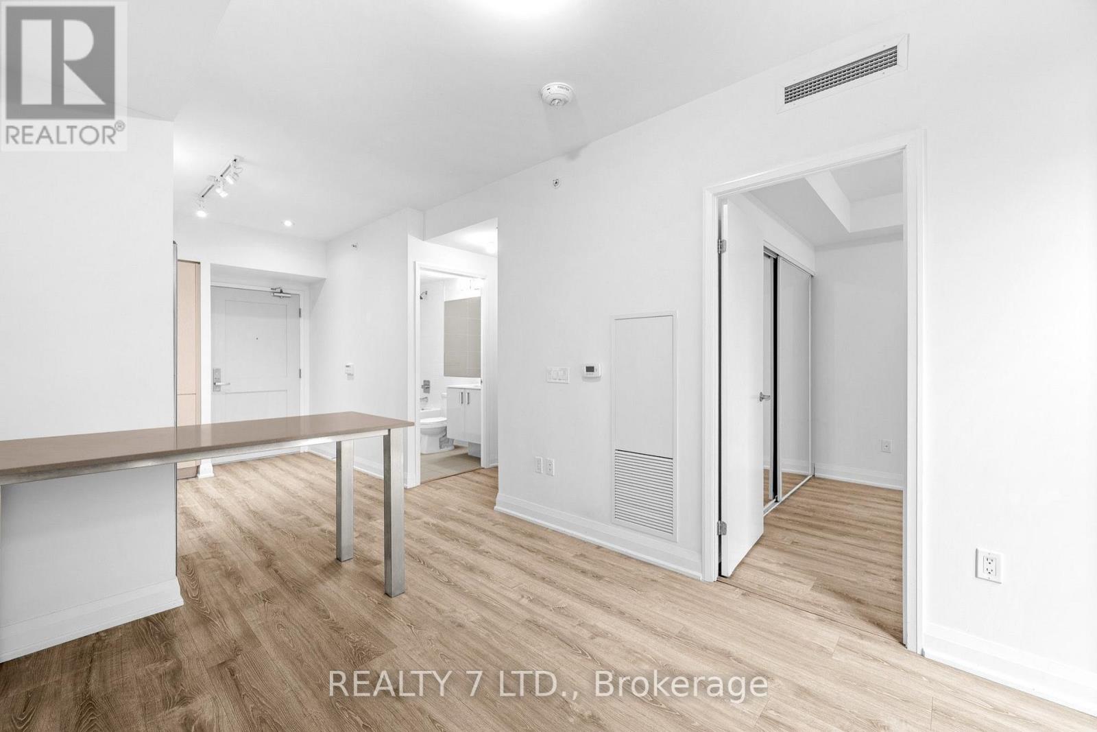 #1033 26 GIBBS ROAD - 18