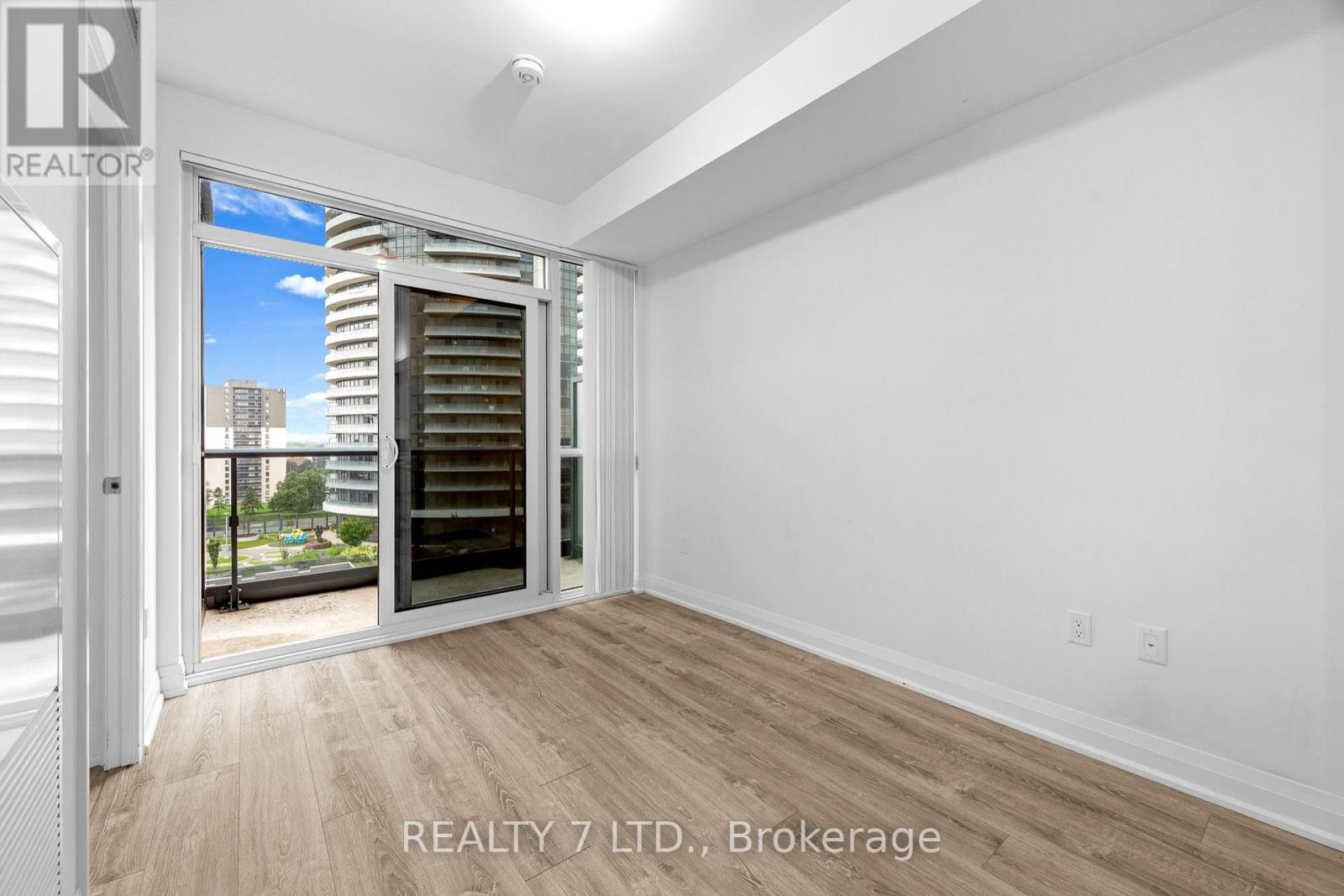 #1033 26 GIBBS ROAD - 17