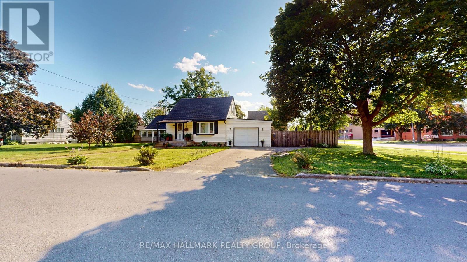 36 HASTINGS DRIVE - 3