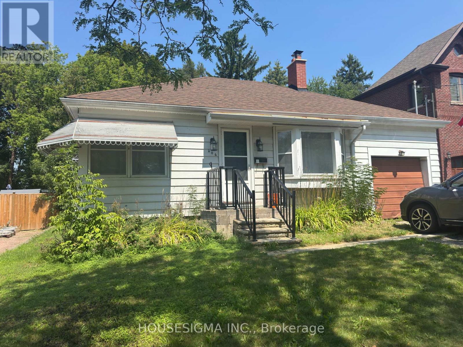Photo of 206 Burnett Avenue