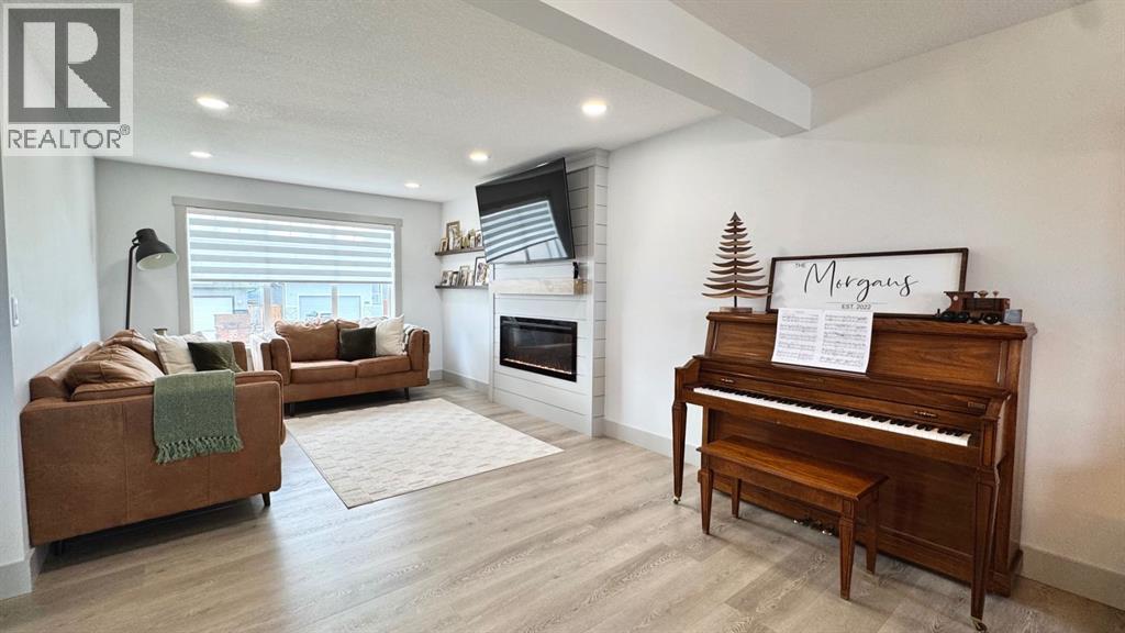8606 72 Avenue - 6