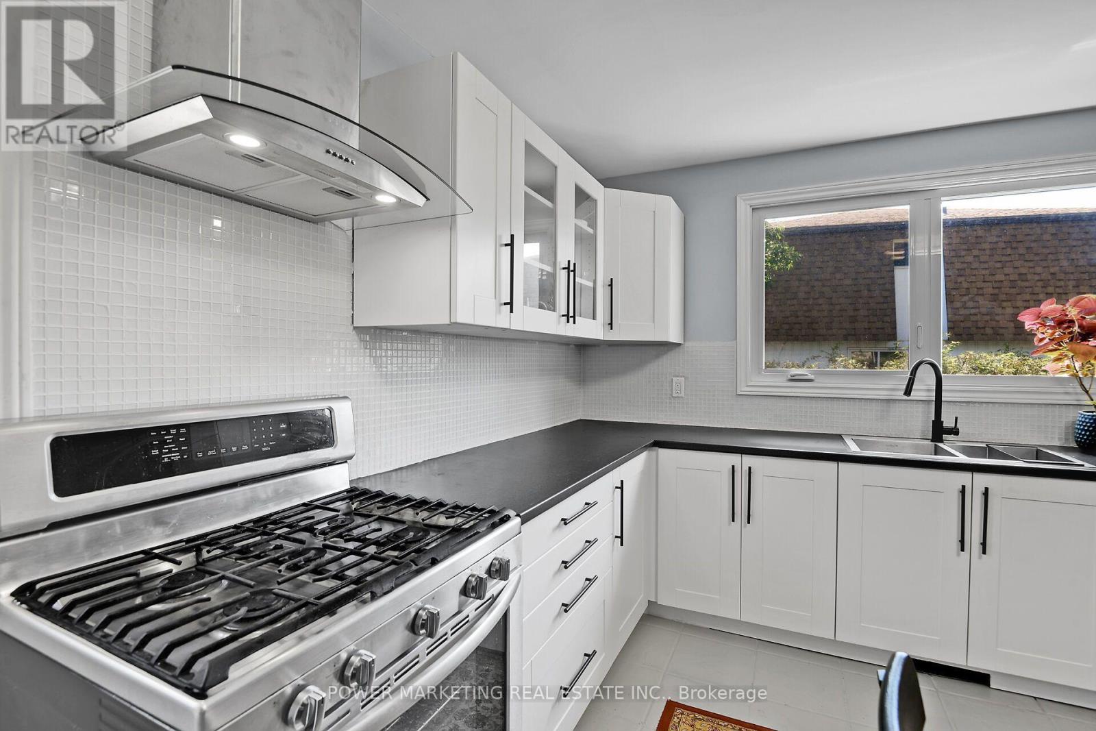 35 TAUVETTE STREET - 11