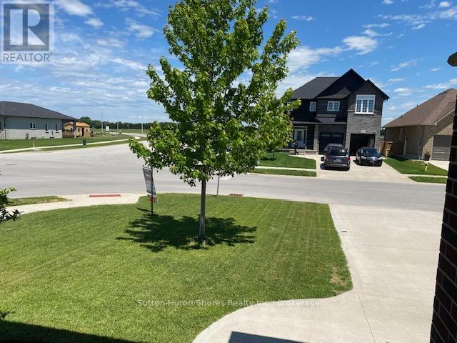 414 MARY ROSE AVENUE - 40