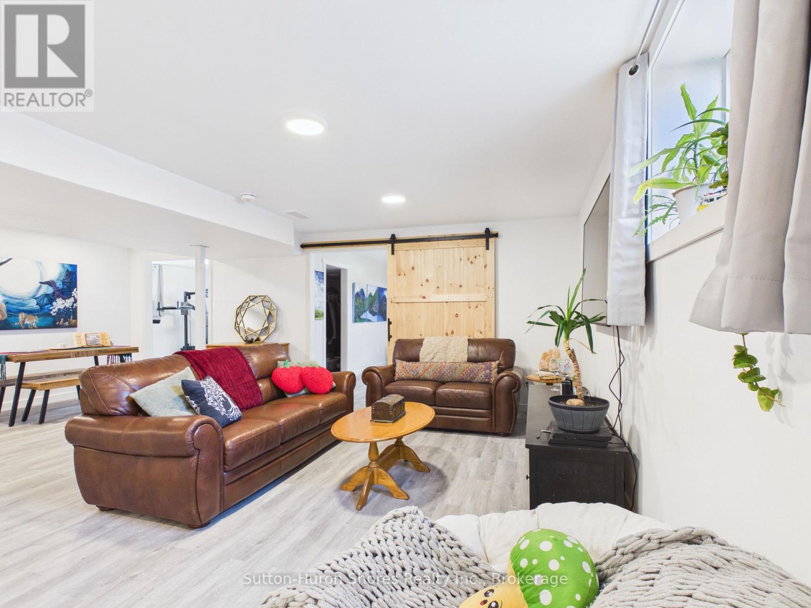 414 MARY ROSE AVENUE - 32