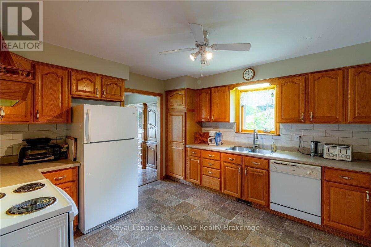 4-bedroom home for sale at 48 ALLEN STREET, Tillsonburg ON · photo 12 of 36