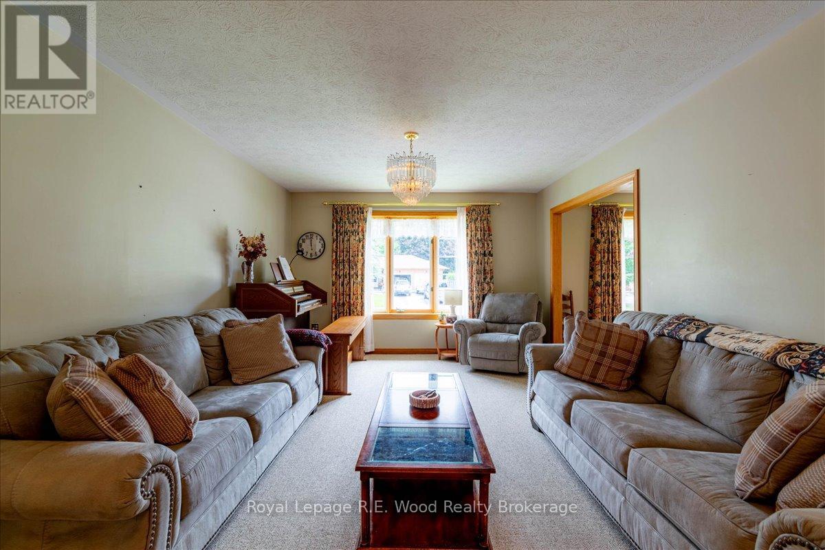 4-bedroom home for sale at 48 ALLEN STREET, Tillsonburg ON · photo 7 of 36