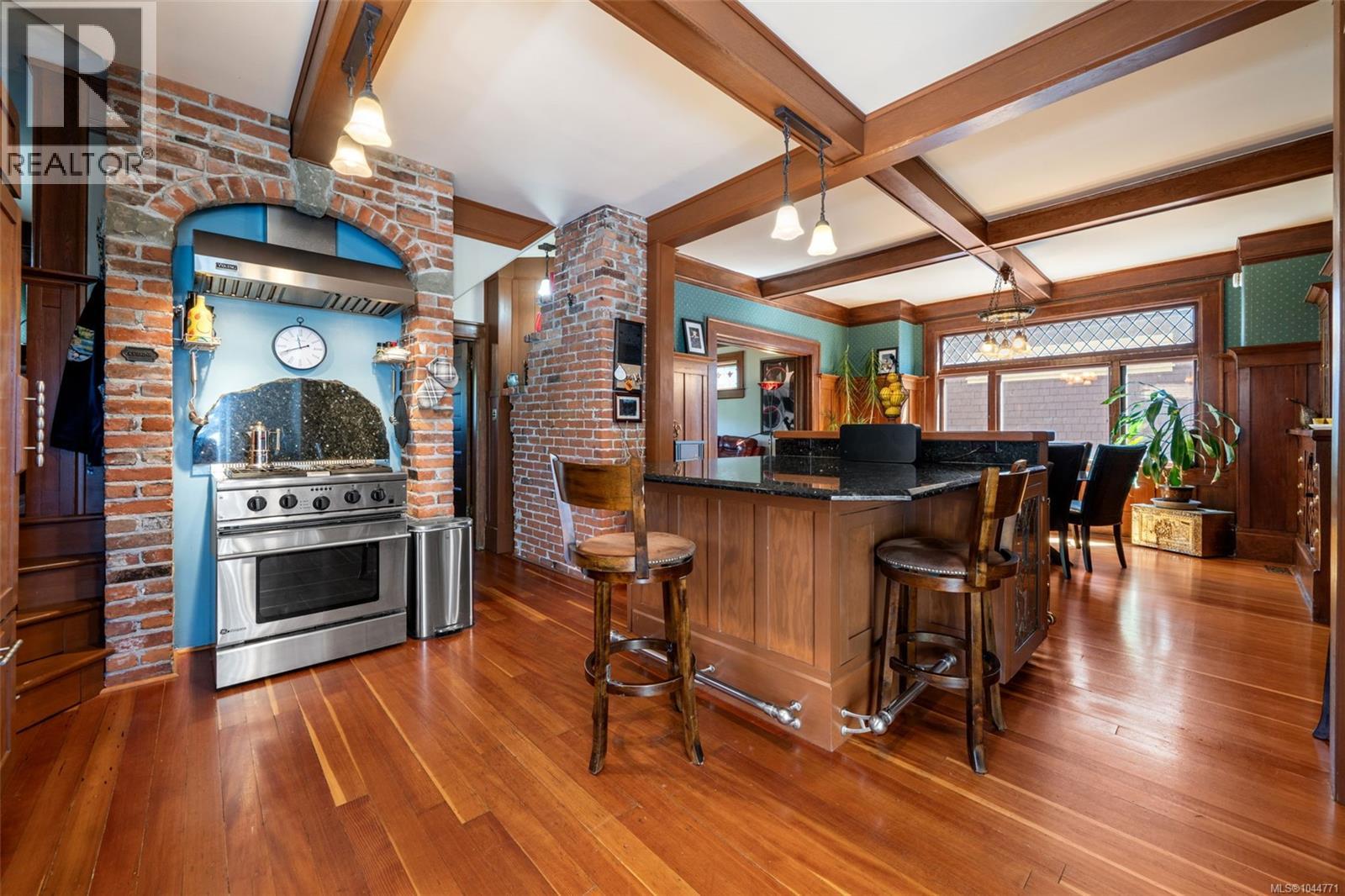 1271 McKenzie Street, Victoria