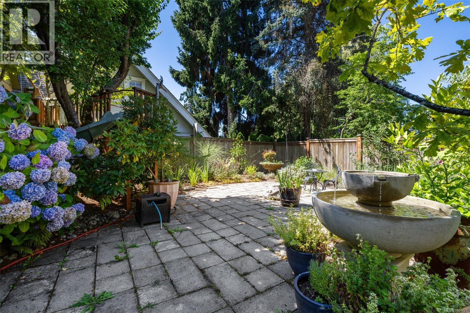  1271 McKenzie Street, Victoria