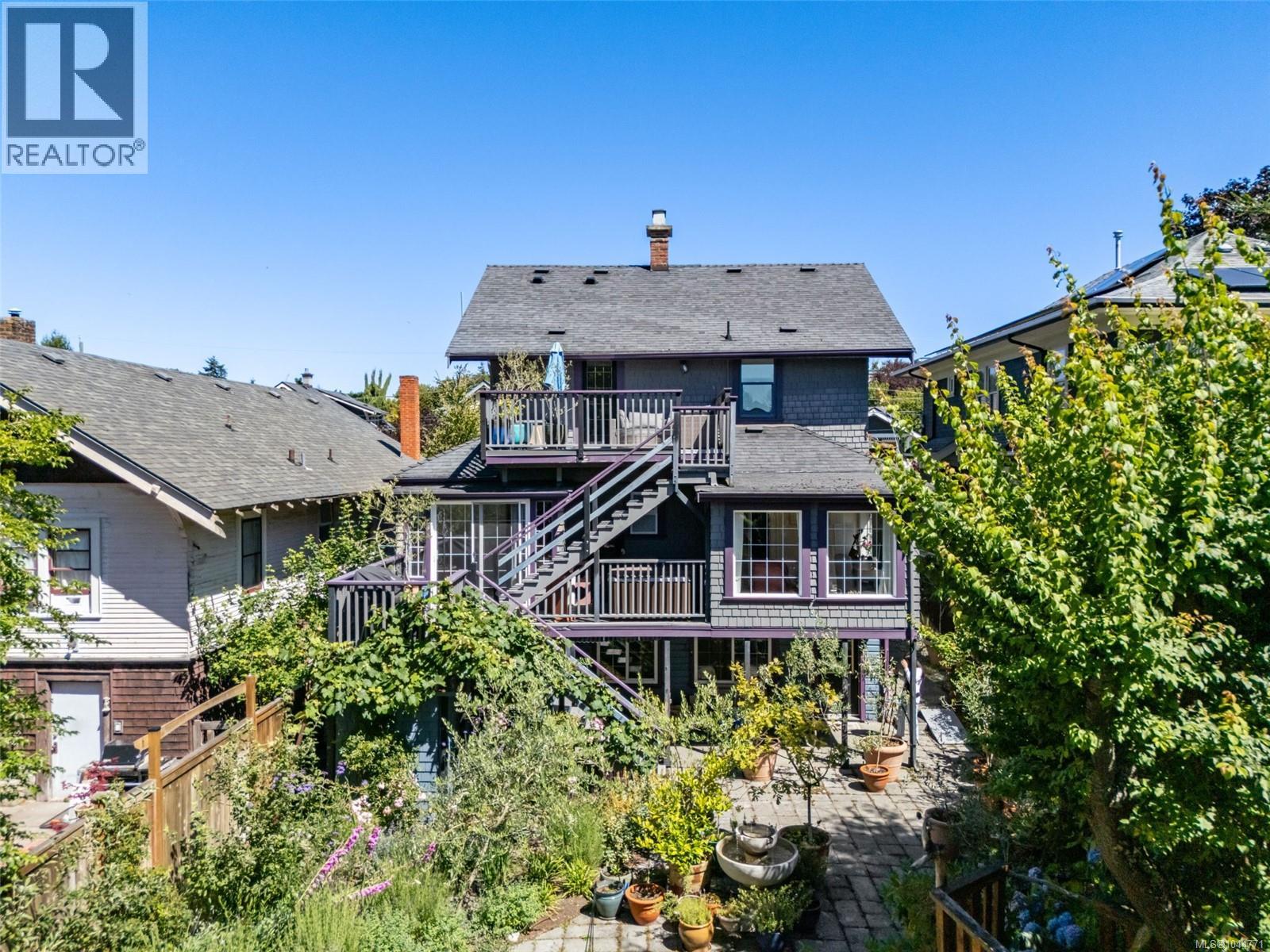  1271 McKenzie Street, Victoria