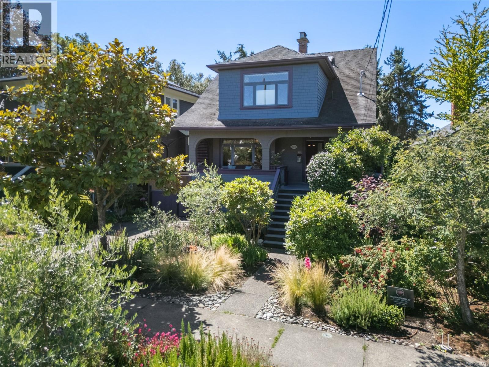  1271 McKenzie Street, Victoria