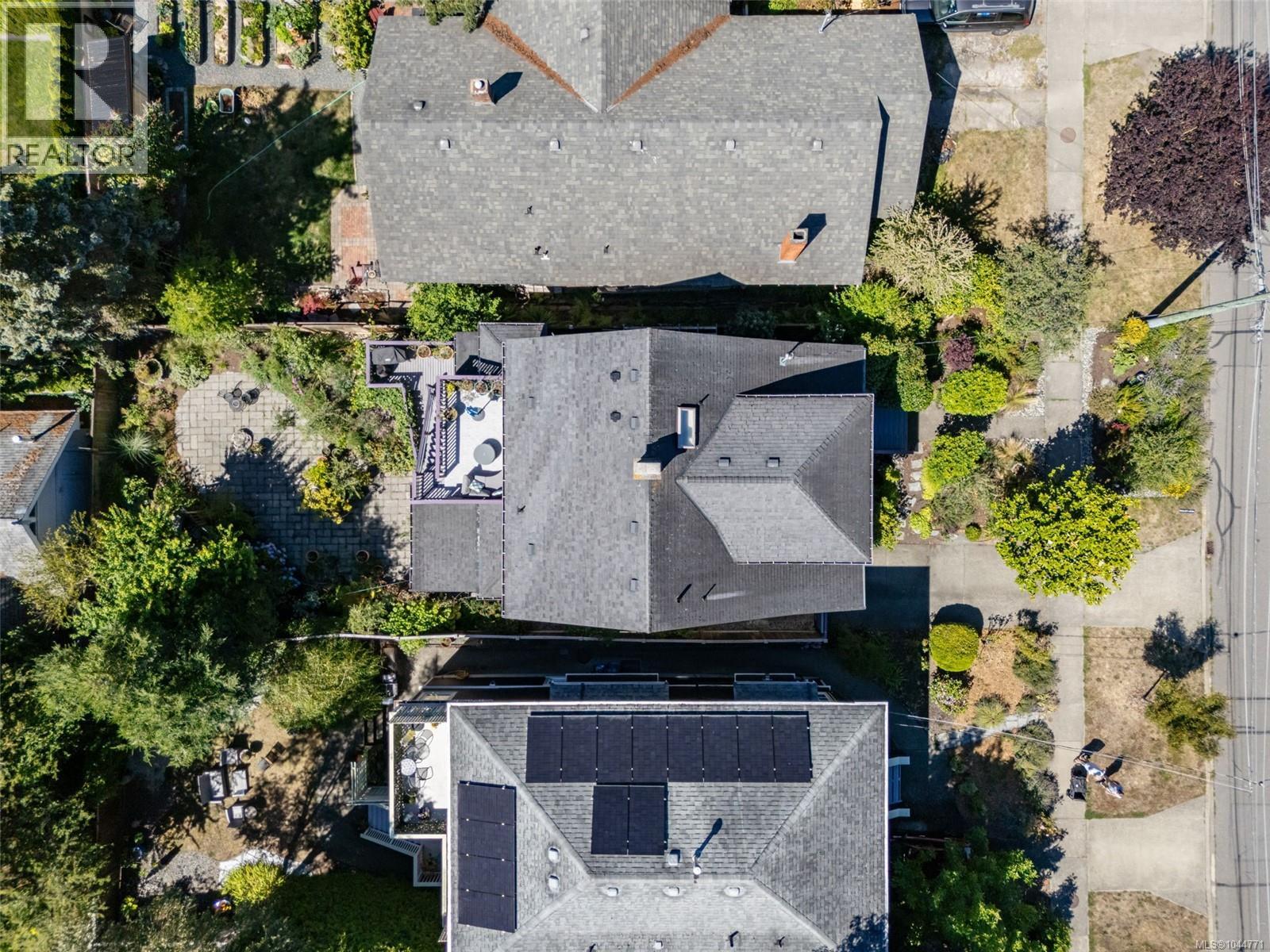  1271 McKenzie Street, Victoria