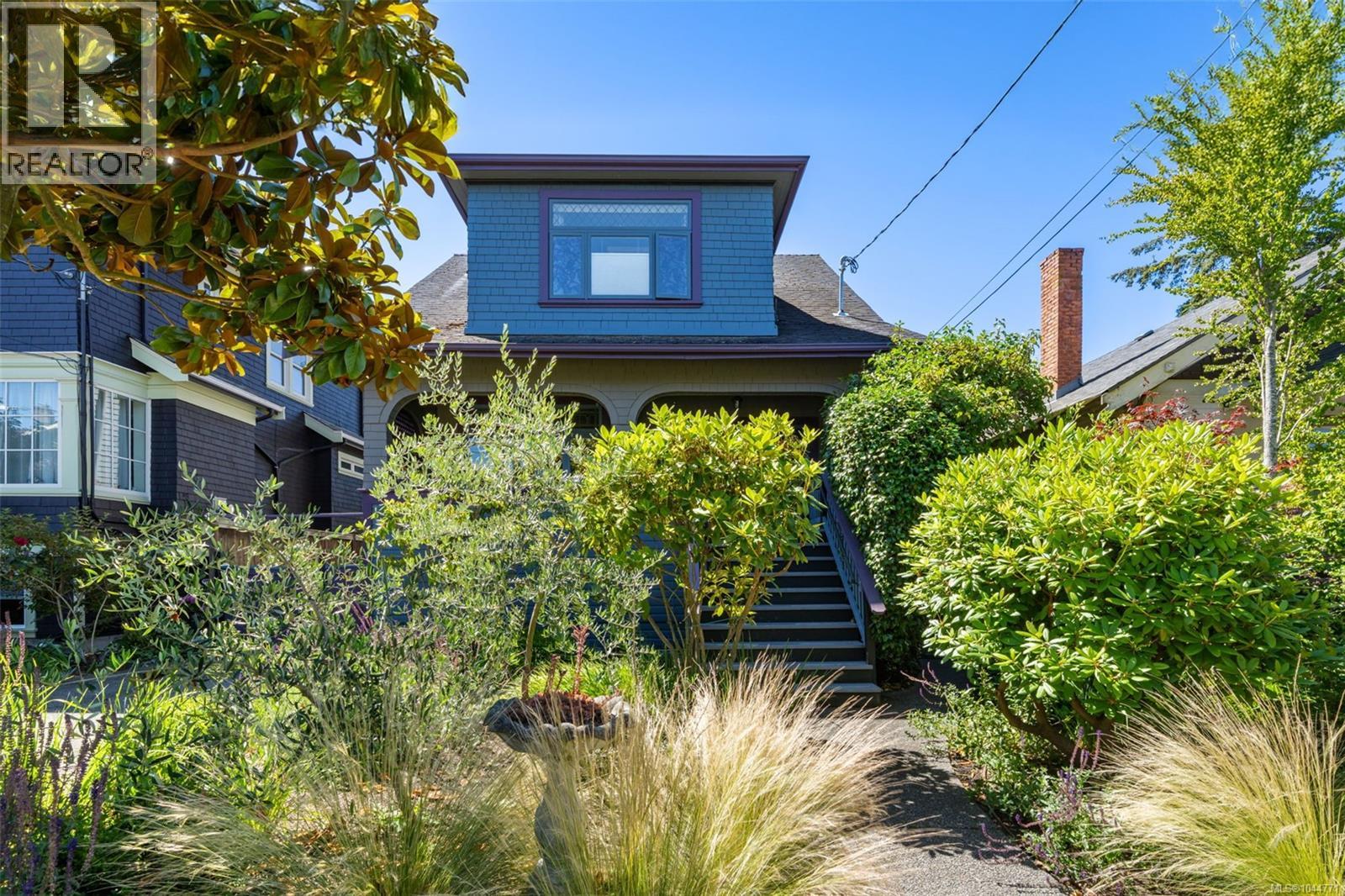  1271 McKenzie Street, Victoria