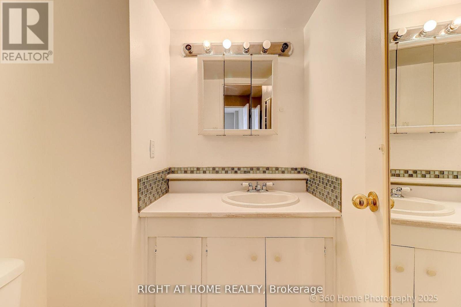#1107 1 ROYAL ORCHARD BOULEVARD - 23