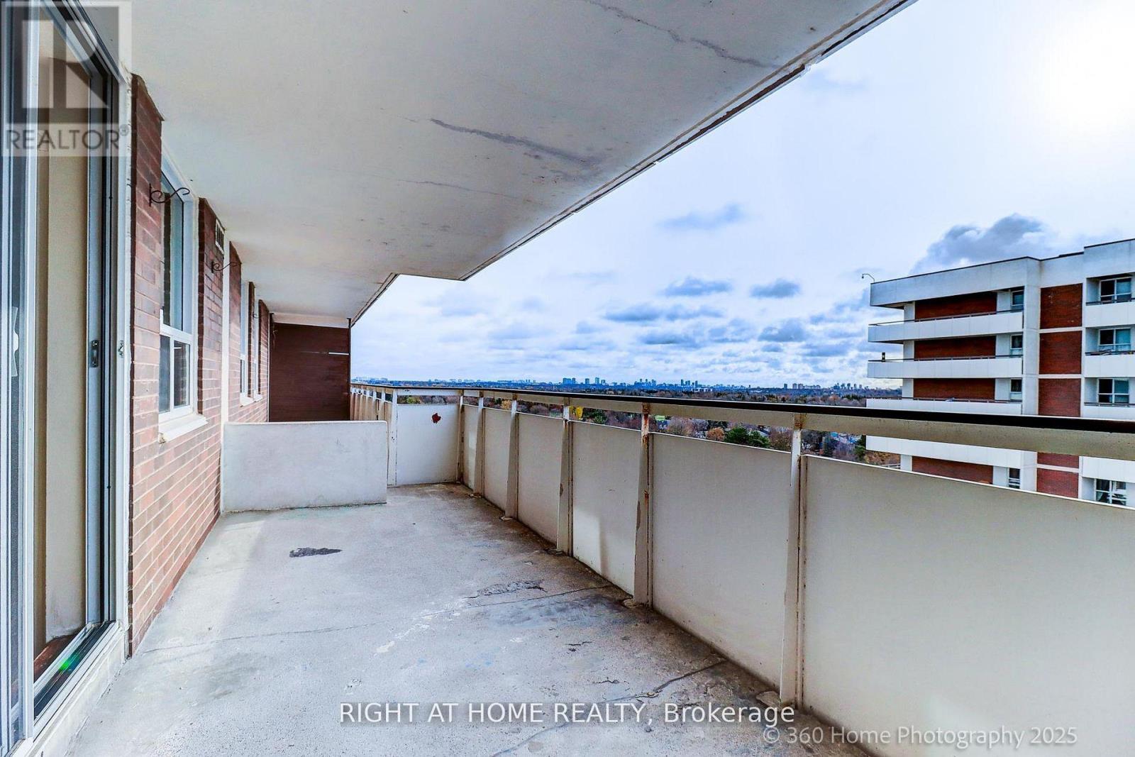 #1107 1 ROYAL ORCHARD BOULEVARD - 24