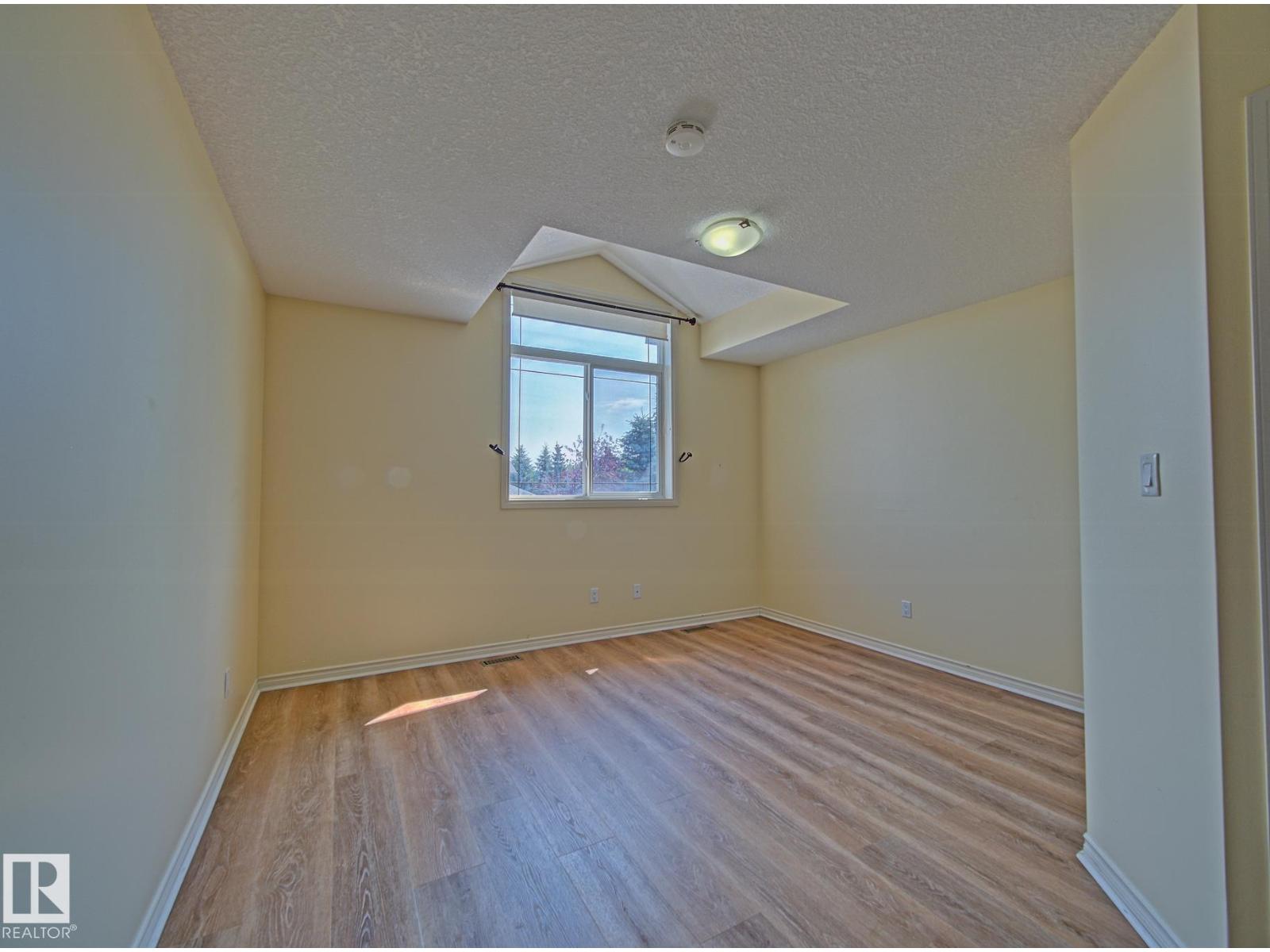 #3 10 Woodcrest LN - 16