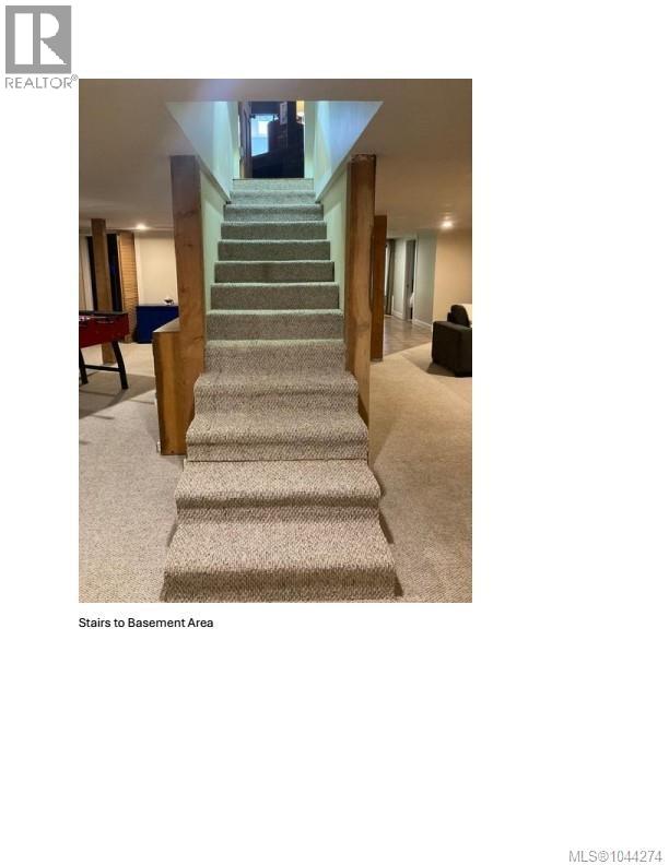 1215 North End Rd - Image 33