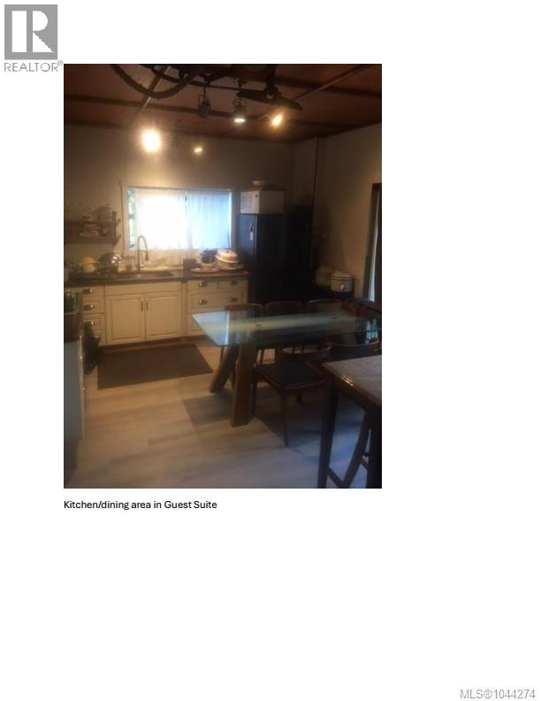 1215 North End Rd - 34