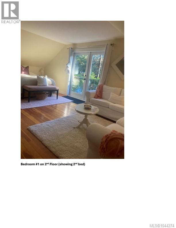 1215 North End Rd - Image 22