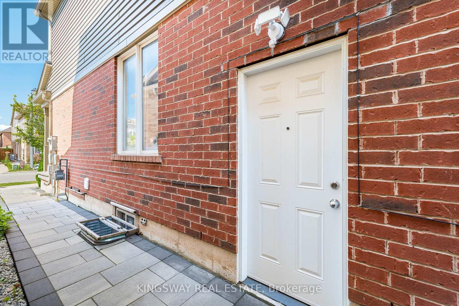 323 COCHRANE TERRACE - 47
