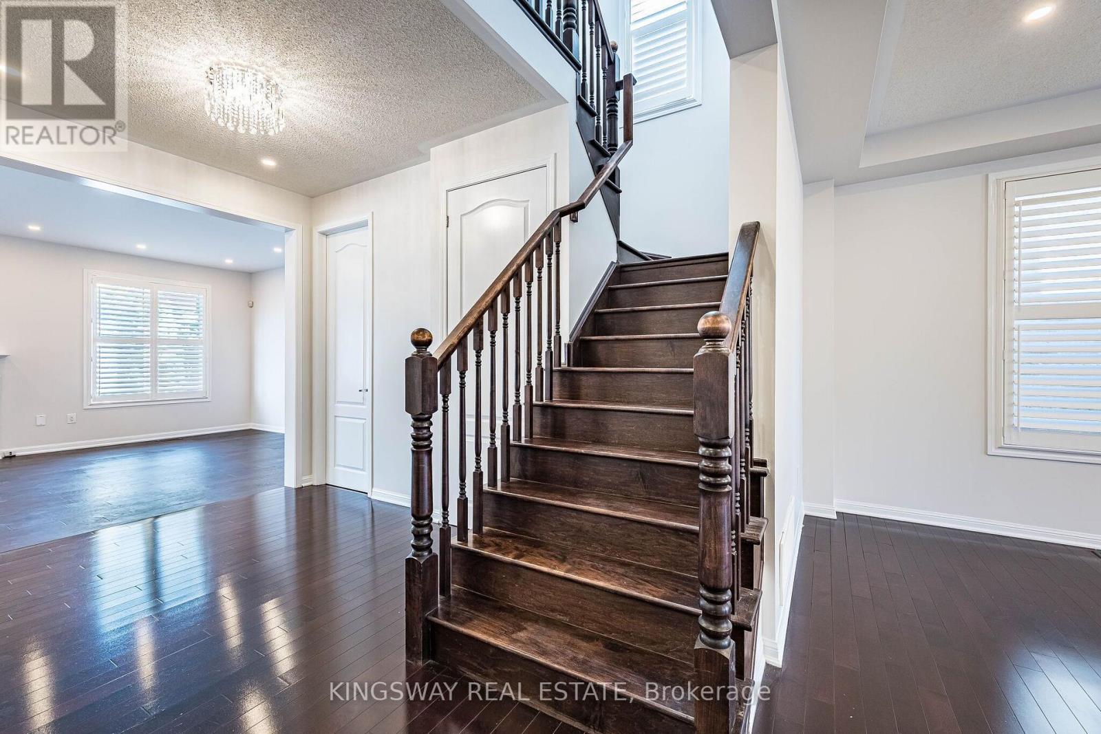 323 COCHRANE TERRACE - 9