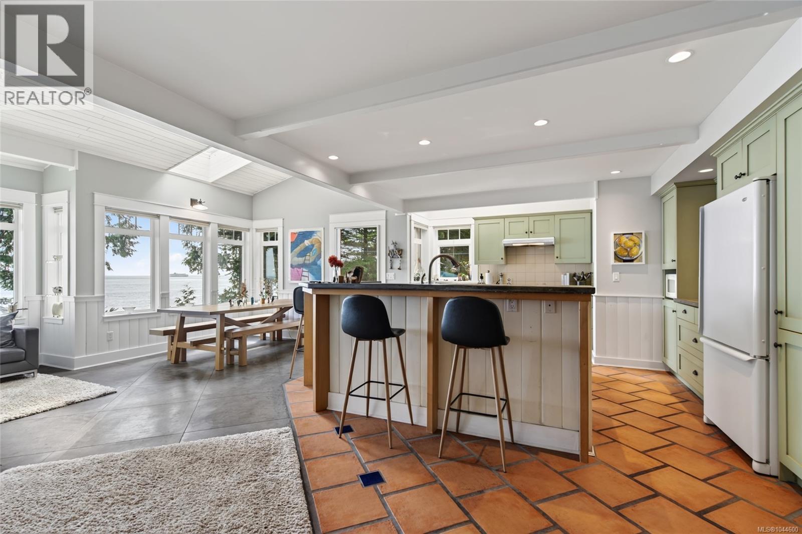 105 Island Park Dr - 2