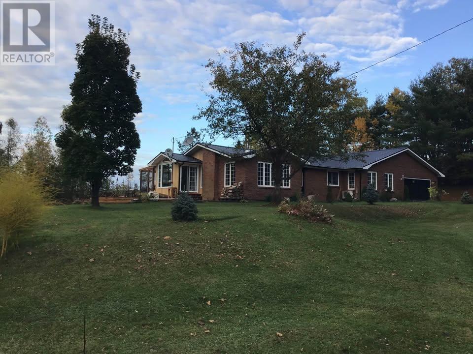 2878 DOUSES Road, Belle River — photo 2