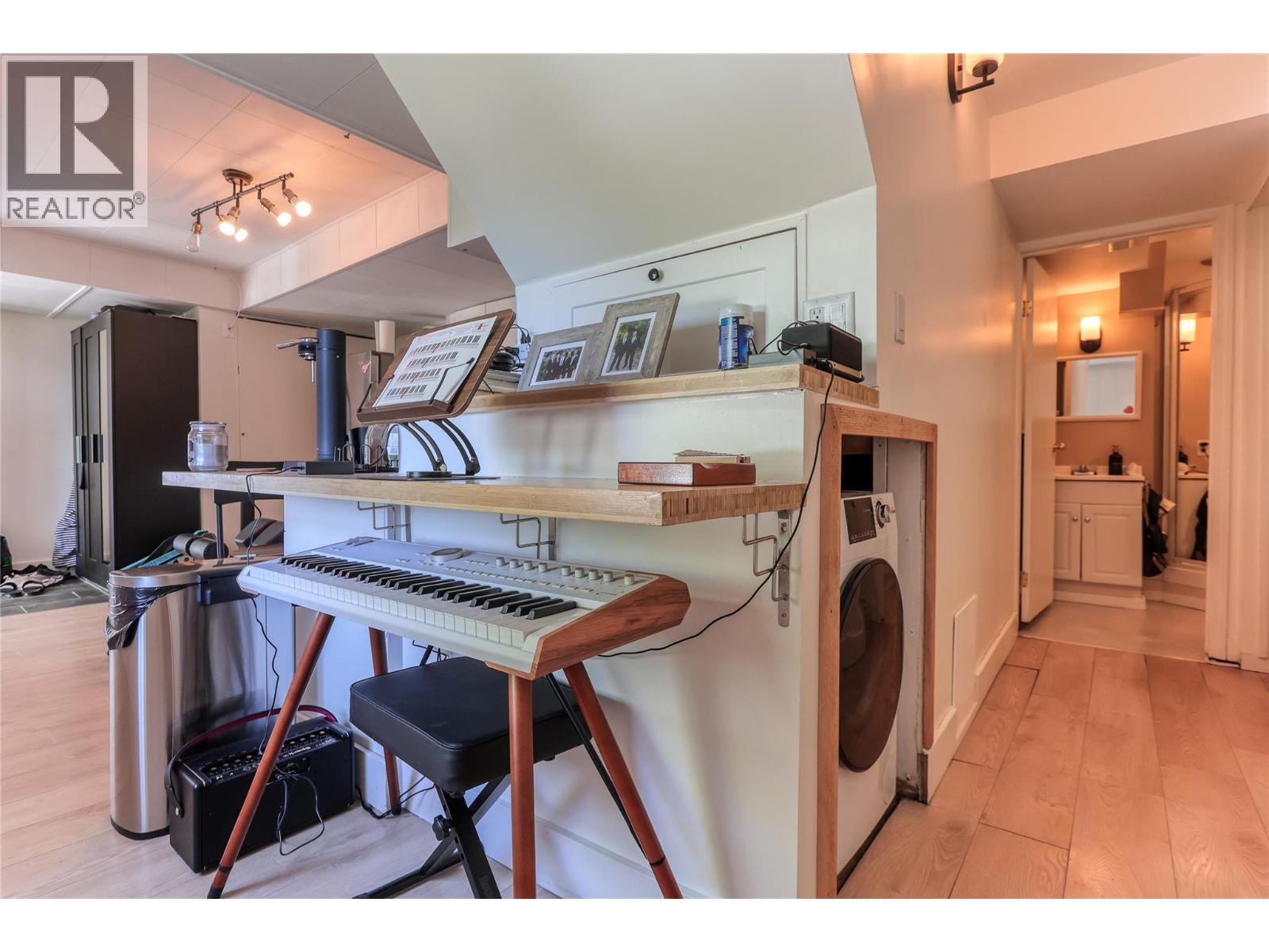 2551 Pinewood Drive - 21