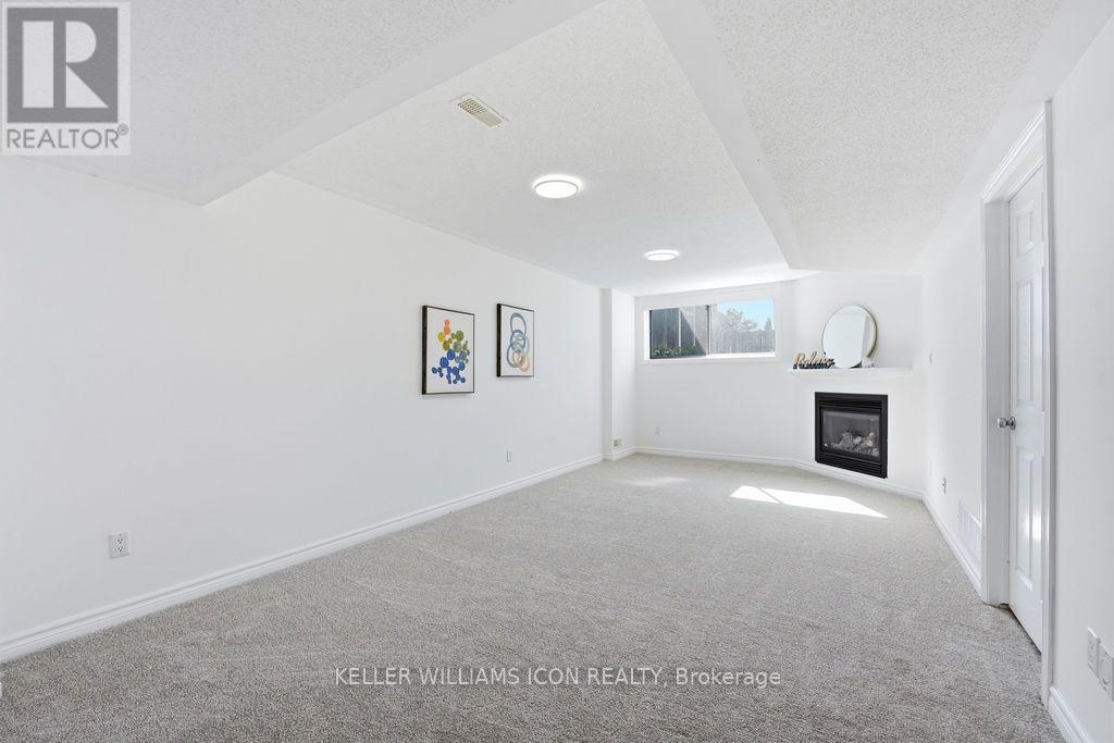 102 GARRITY CRESCENT - 34