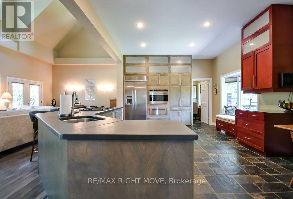 2636 WESTSHORE CRESCENT - 3