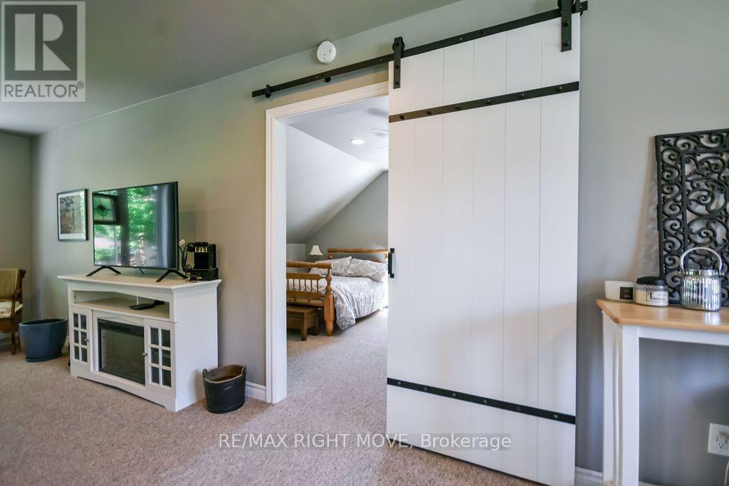 2636 WESTSHORE CRESCENT - 33