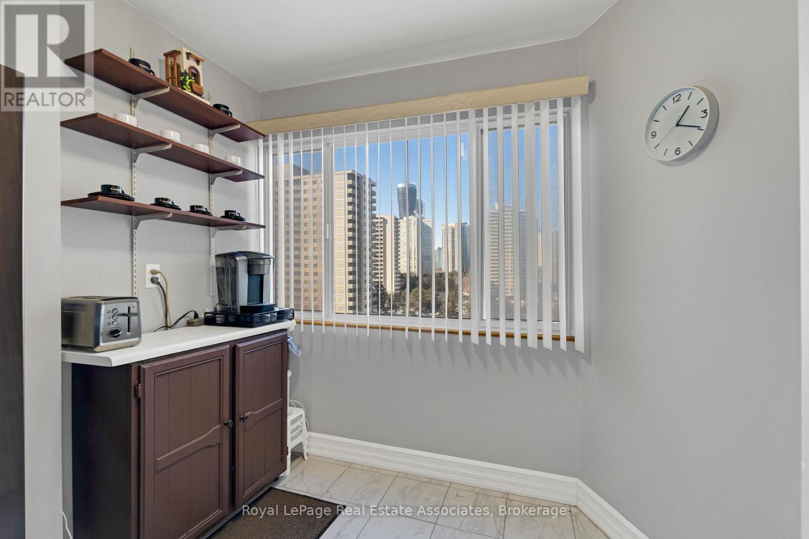 #912 50 ELM DRIVE E - 11