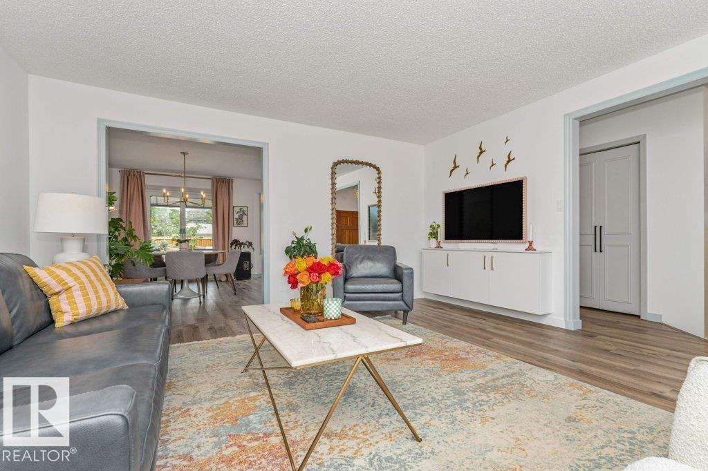 9905 81 ST - 12