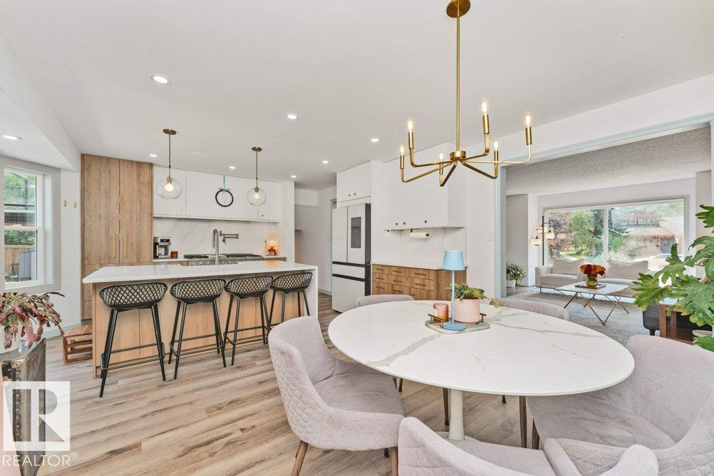 9905 81 ST - 15