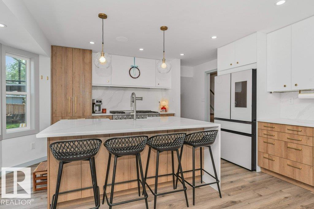 9905 81 ST - 16