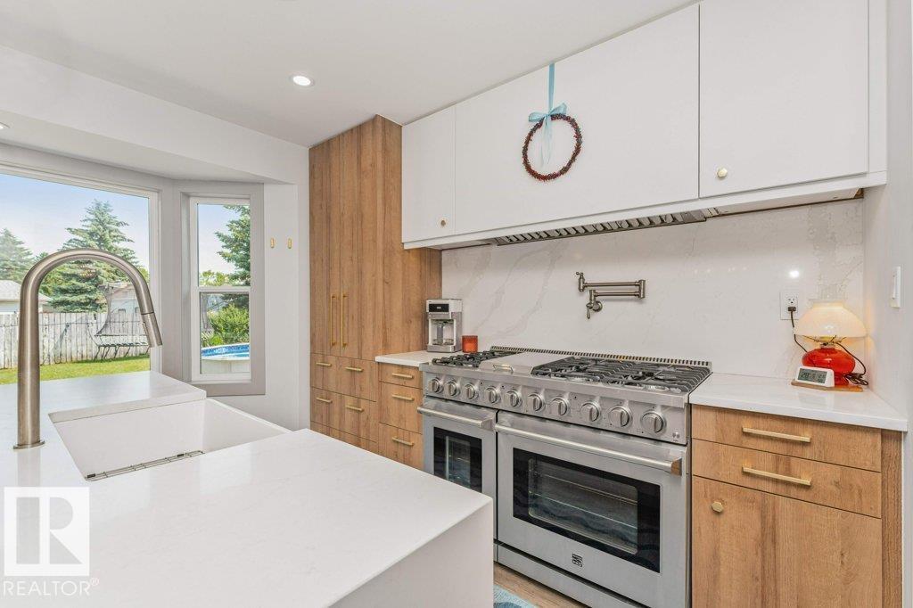 9905 81 ST - 18