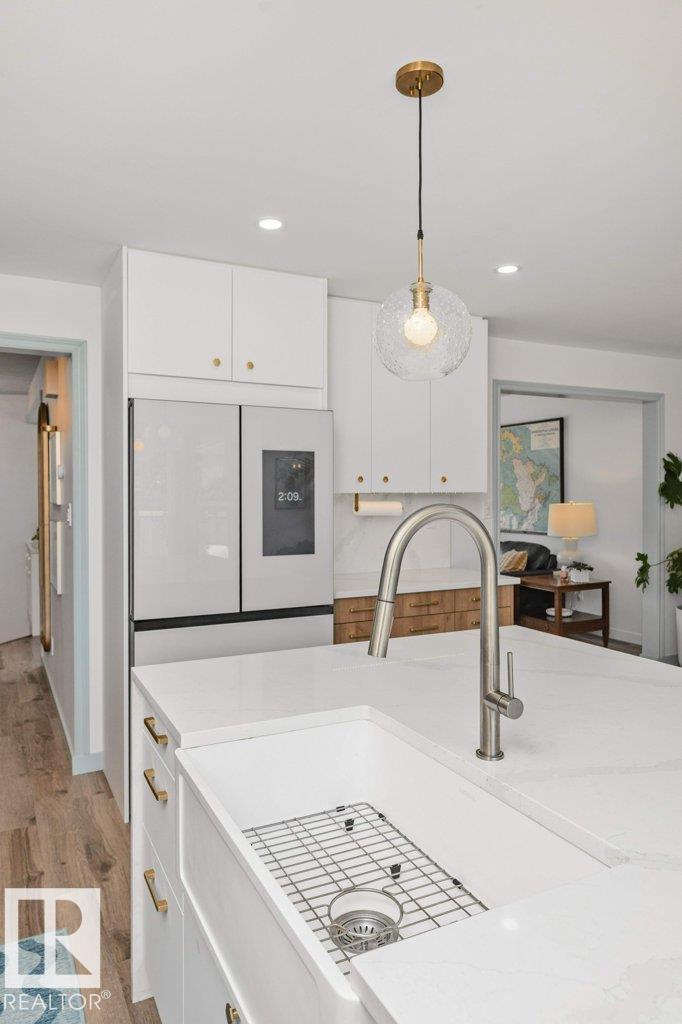 9905 81 ST - 21