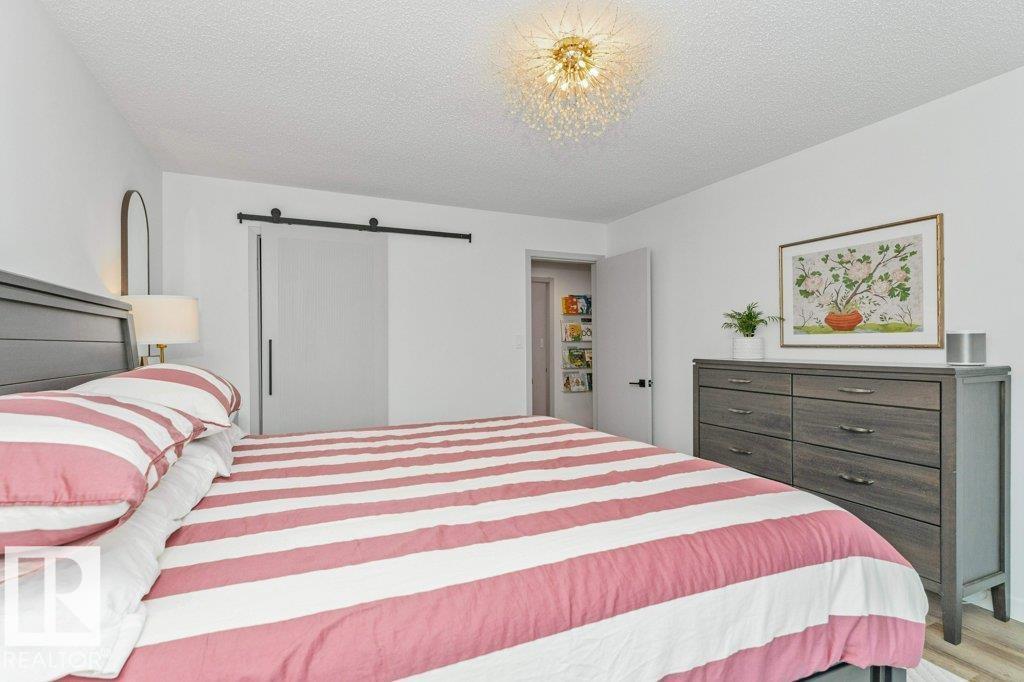 9905 81 ST - 30