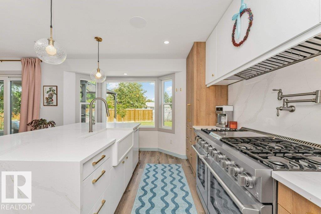 9905 81 ST - 19