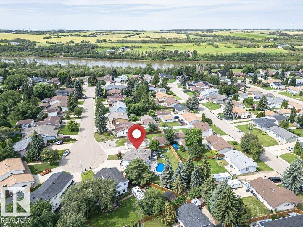 9905 81 ST - 70