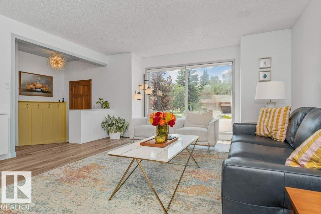 9905 81 ST - 10