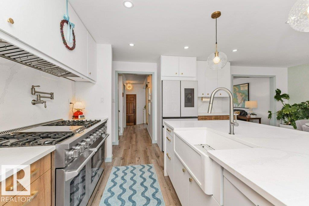 9905 81 ST - 20